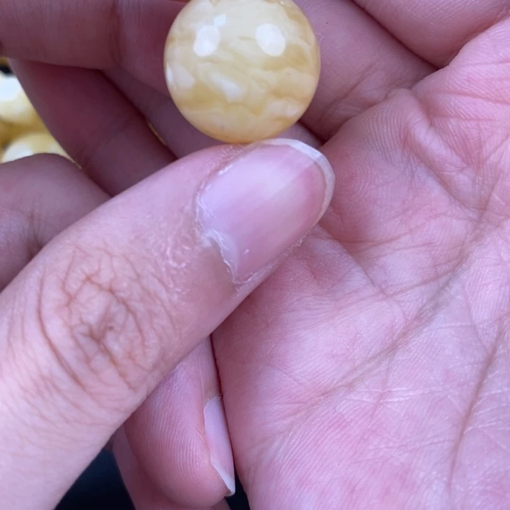 未镶嵌琥珀裸石微瑕4