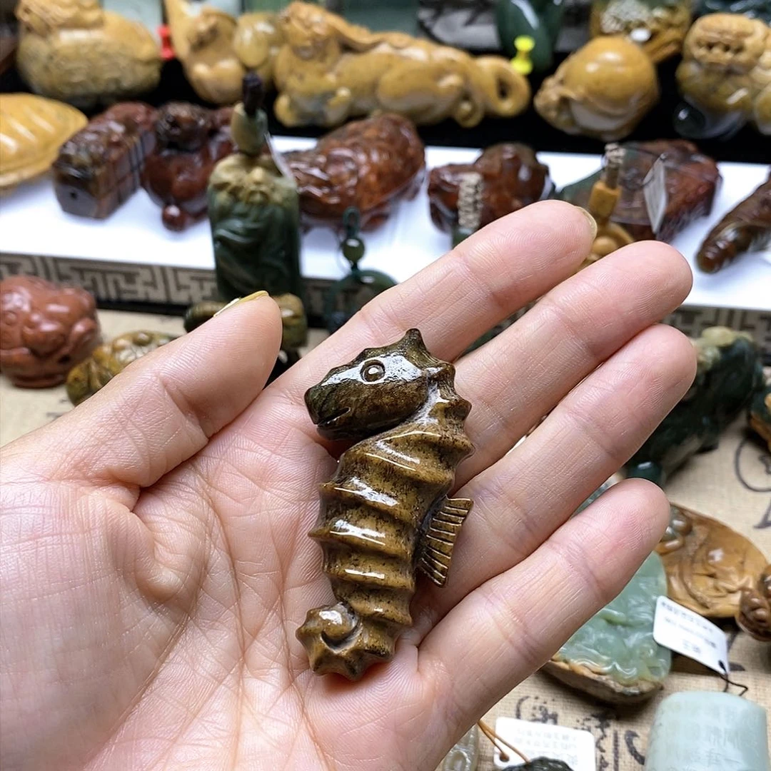 岫岩河磨玉（透闪石质玉）未镶嵌把件