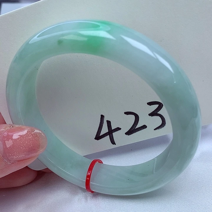 翡翠手镯未镶嵌翡翠