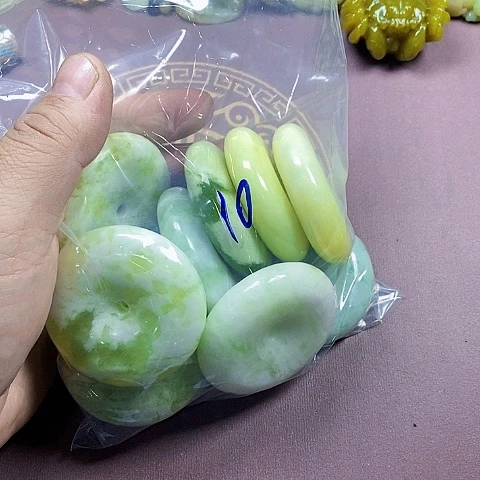 未镶嵌蛇纹石玉颈饰幸*星