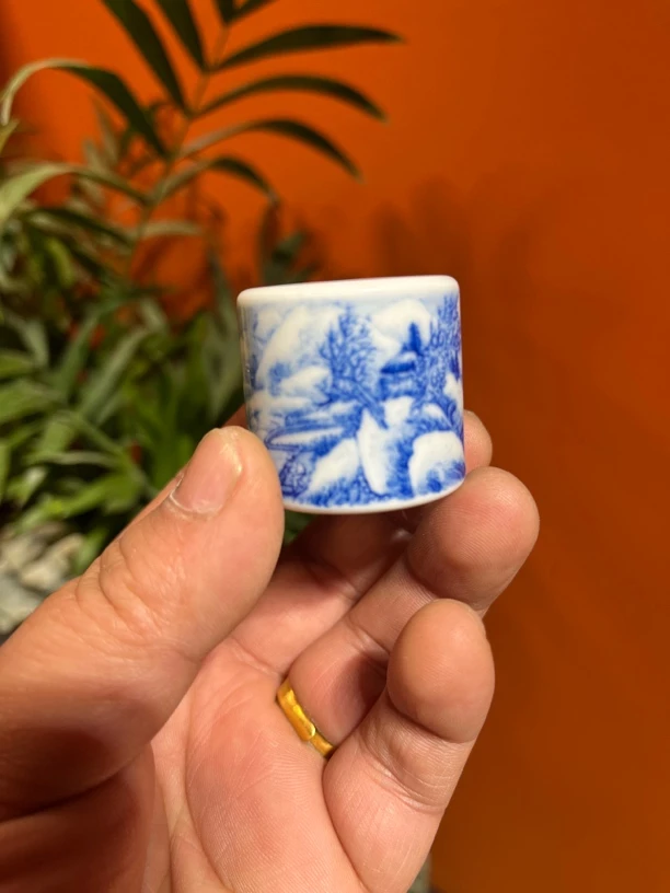 纯手工手绘釉下仿古泥青花工笔雪景山水扳指盖置
