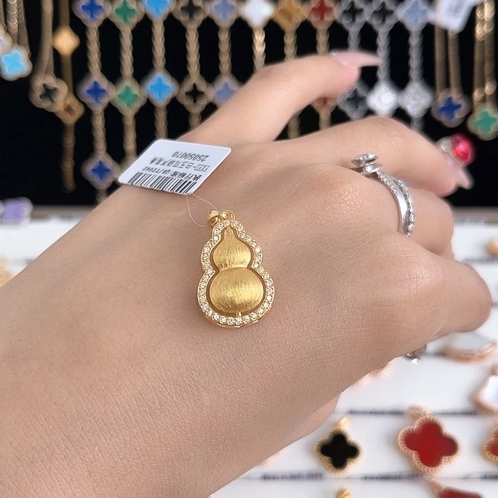 吊坠(不含链)足金镶嵌合成碳硅石（莫桑石）葫芦吊坠