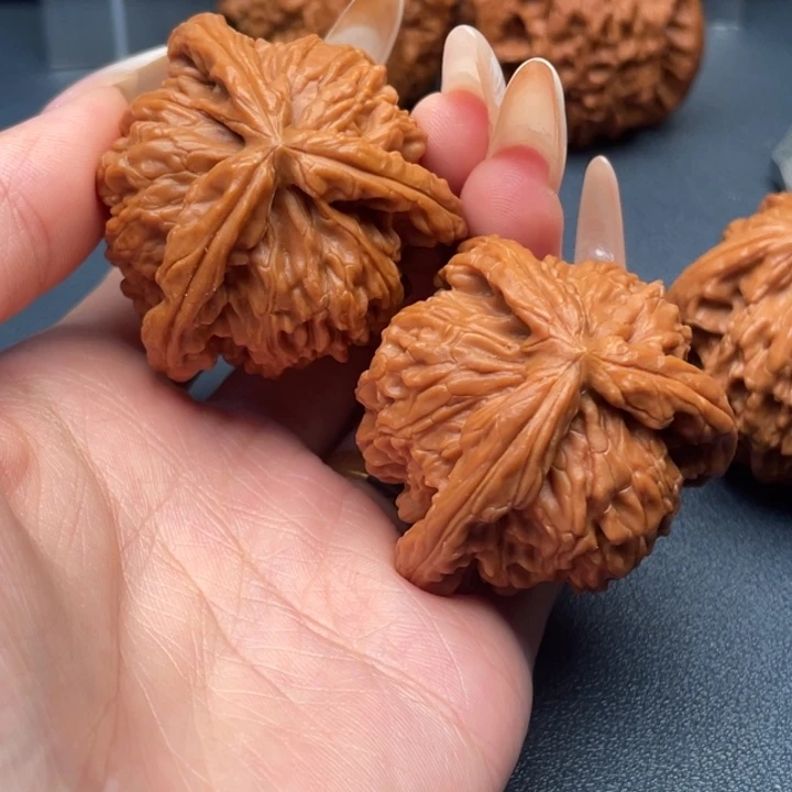 精***军文玩核桃吊坠白狮子