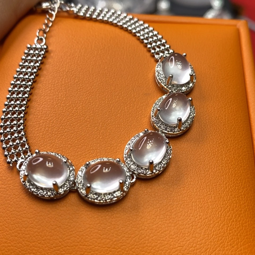 石英质玉合金吊坠