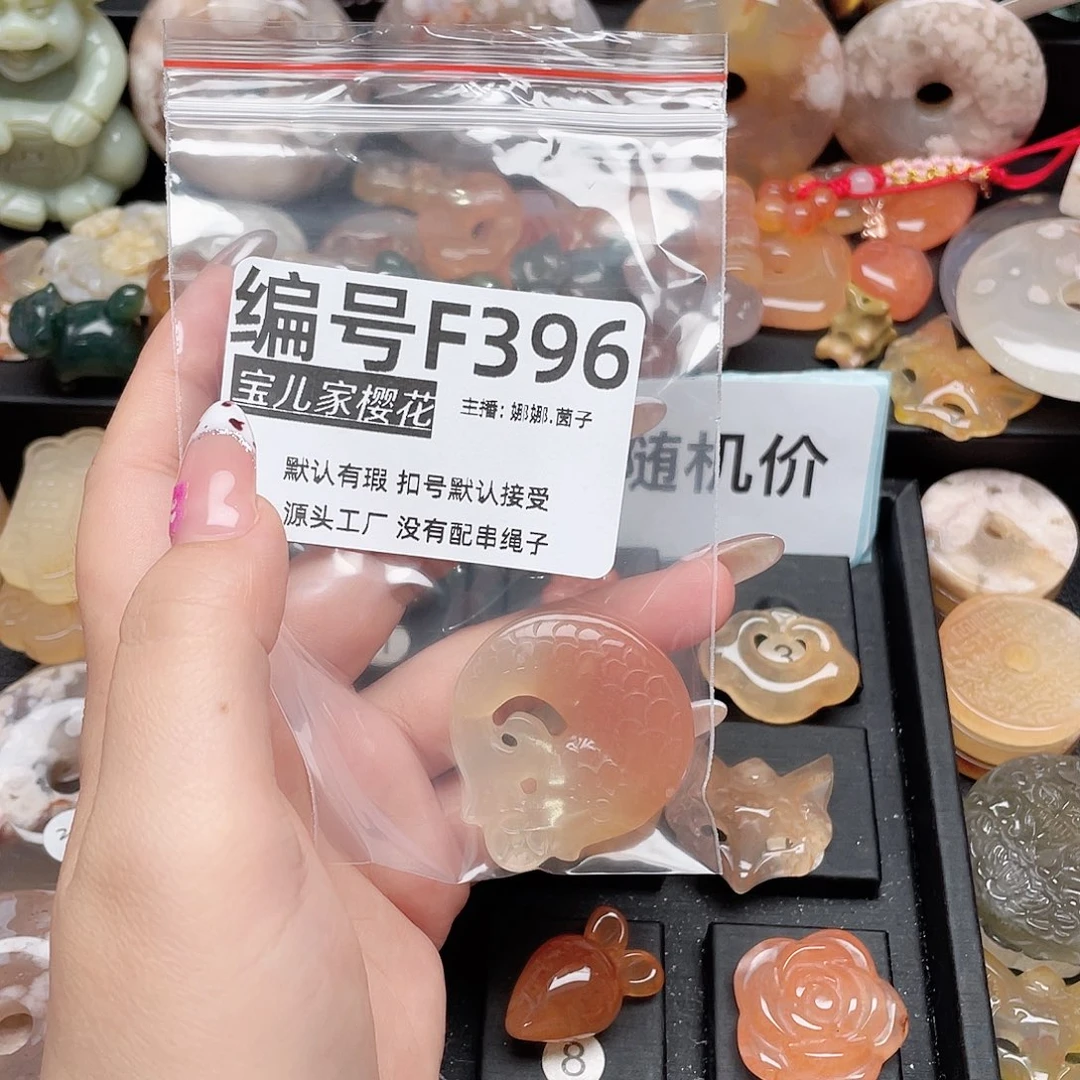 玛瑙/玉髓颈饰银S925镀金镶嵌小**?
