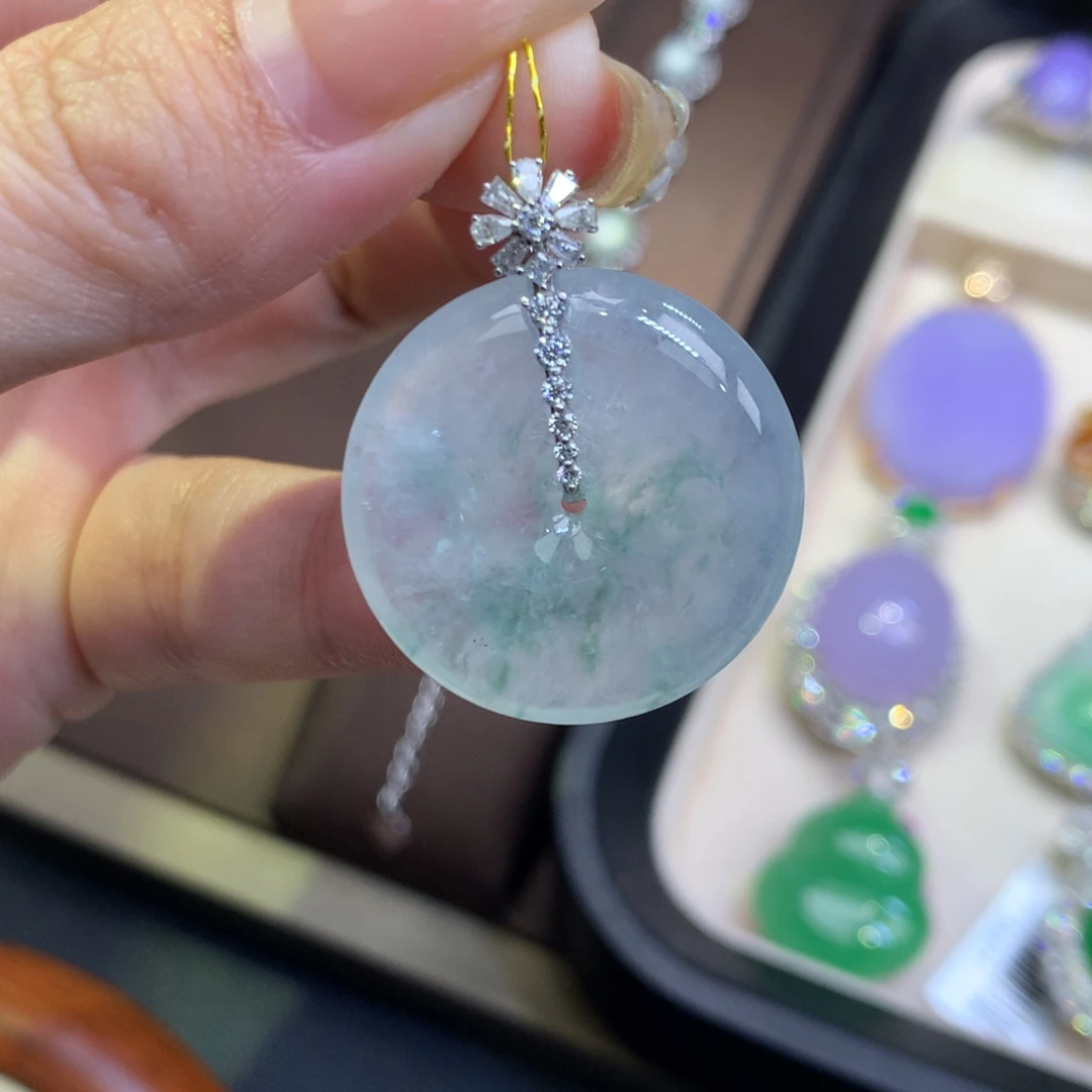 翡翠18K金镶嵌颈饰