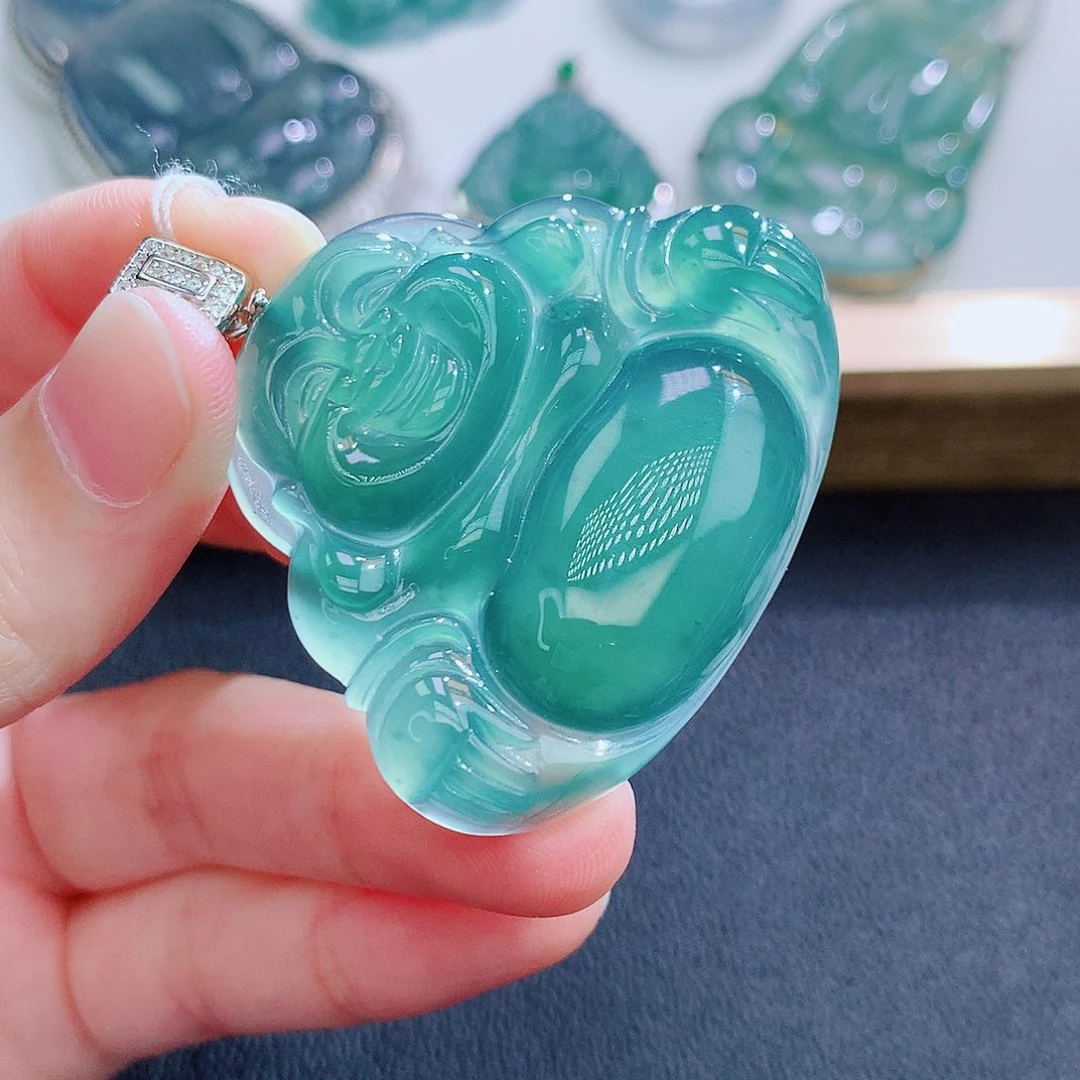 翡翠挂件未镶嵌翡翠