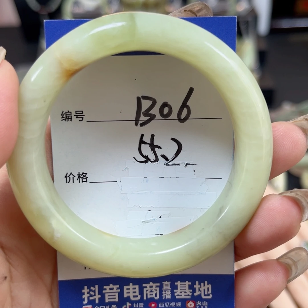 蛇纹石玉未镶嵌手镯帆*妈有裂