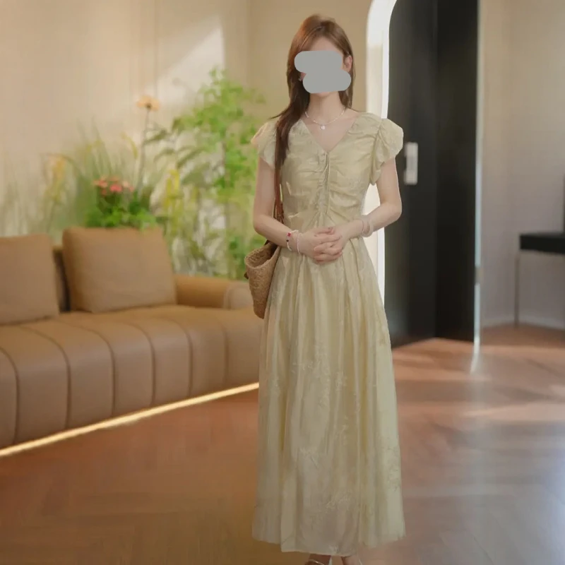 小个子褶皱收腰显瘦短袖裙子女2025夏季新款时尚V领泡泡袖连衣裙