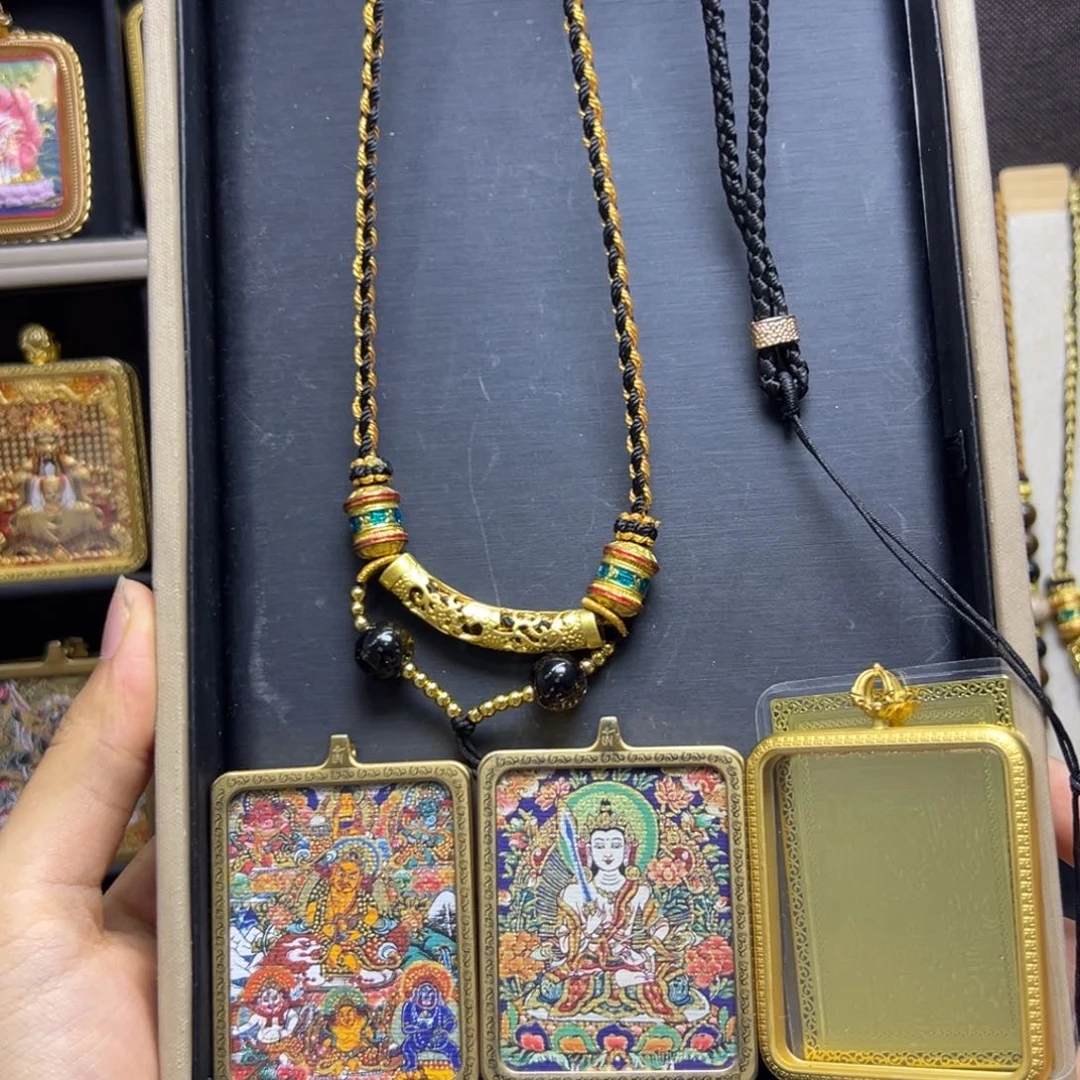 晚***l吊坠美丽的小镇和美丽的小镇