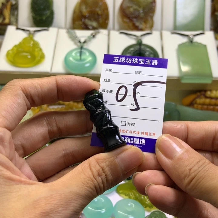 【闪购商品】未镶嵌蛇纹石玉颈饰夜**千