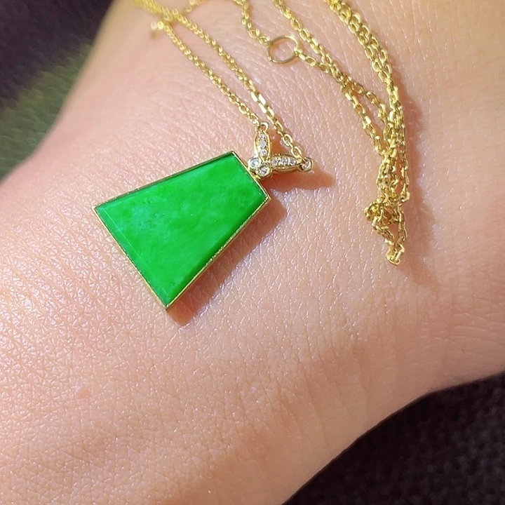 翡翠18K金镶嵌颈饰翡翠