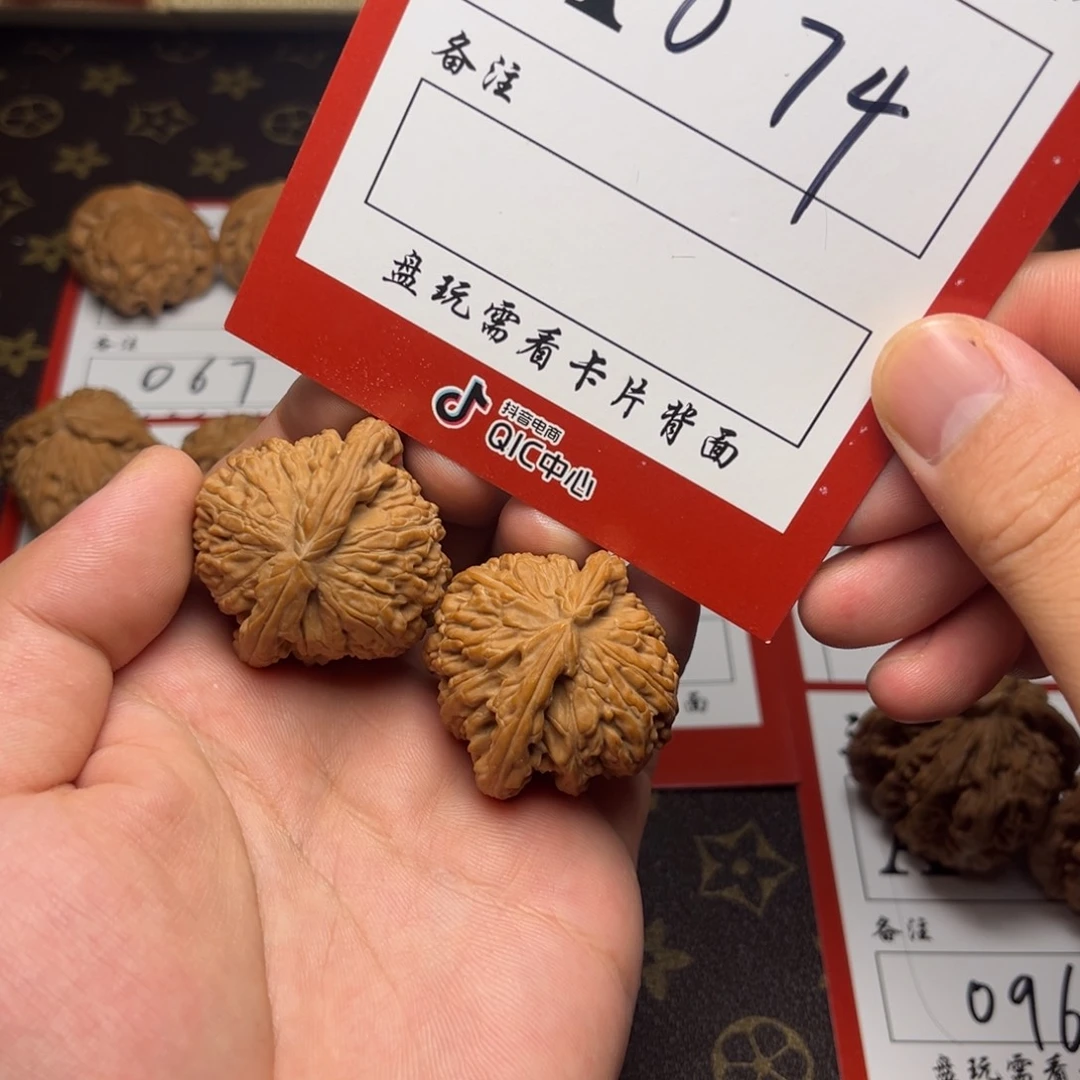 把件文玩核桃40尺白狮子