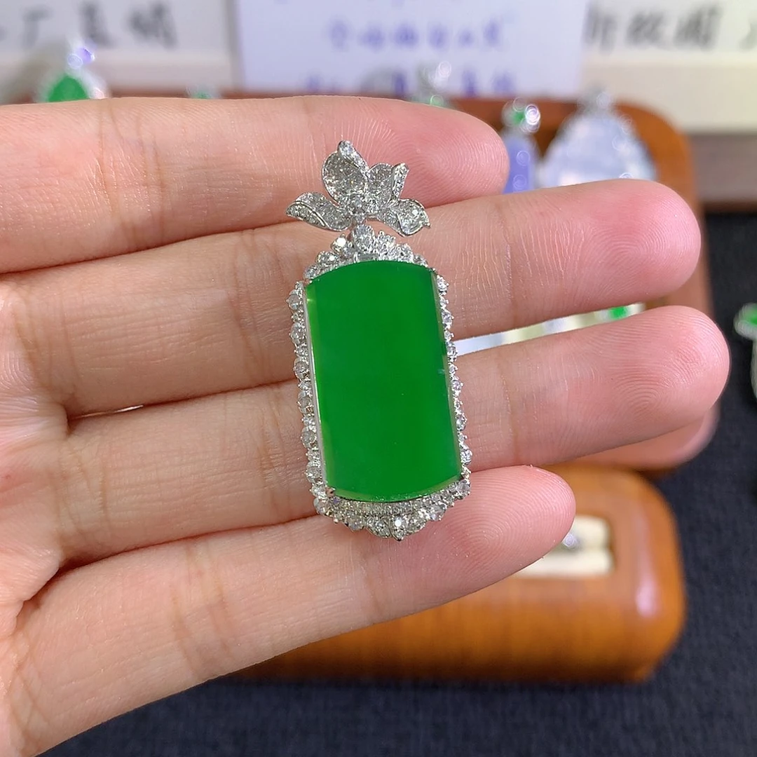 【闪购商品】吊坠(不含链)18K金镶嵌翡翠无事牌
