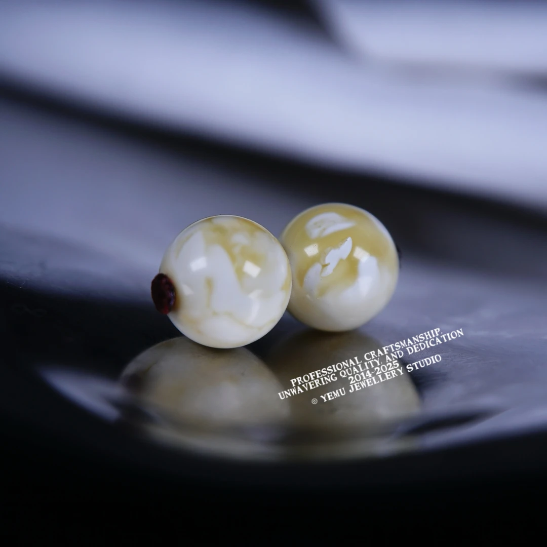 （8.0mm）8毫米瓷白妖花溶洞圆珠配珠 一物一拍 天然俄料琥珀蜜蜡