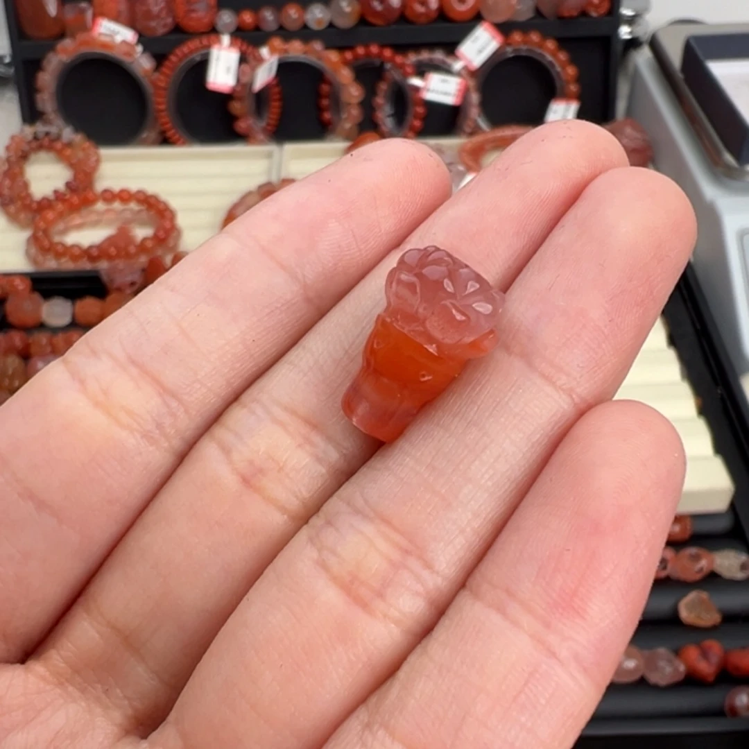 别***问南红玛瑙未镶嵌颈饰莲花三通