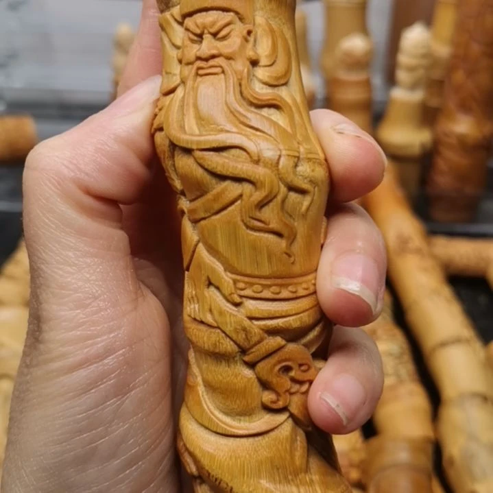 清***居竹红皮料子浮雕关二爷