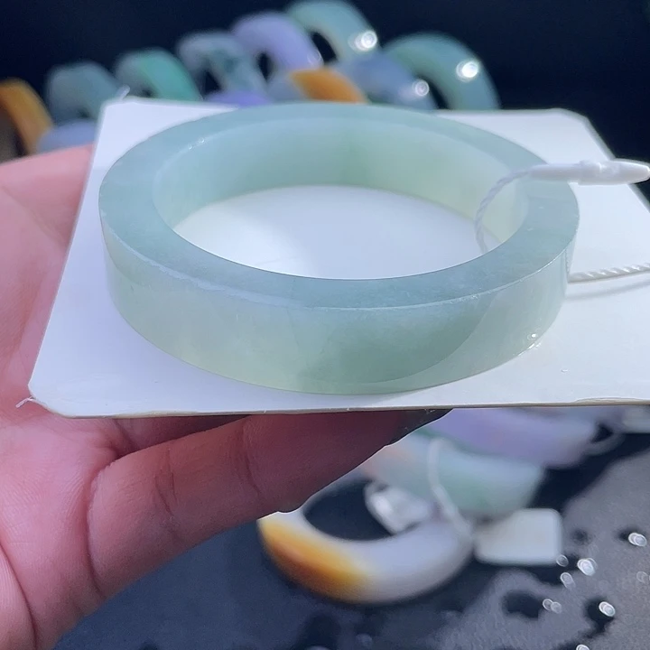 未镶嵌翡翠手镯定制翡翠