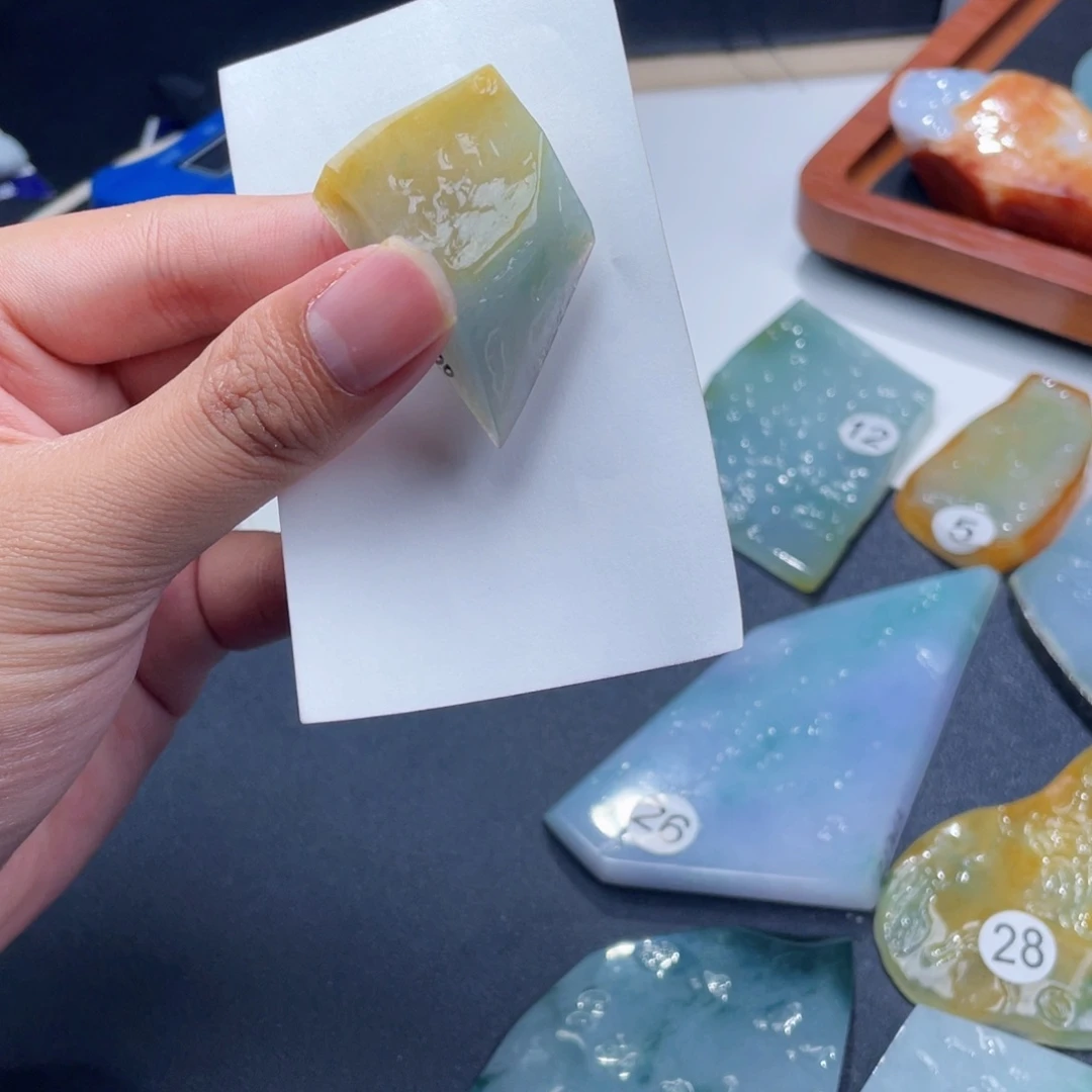 定制翡翠未镶嵌小挂件料