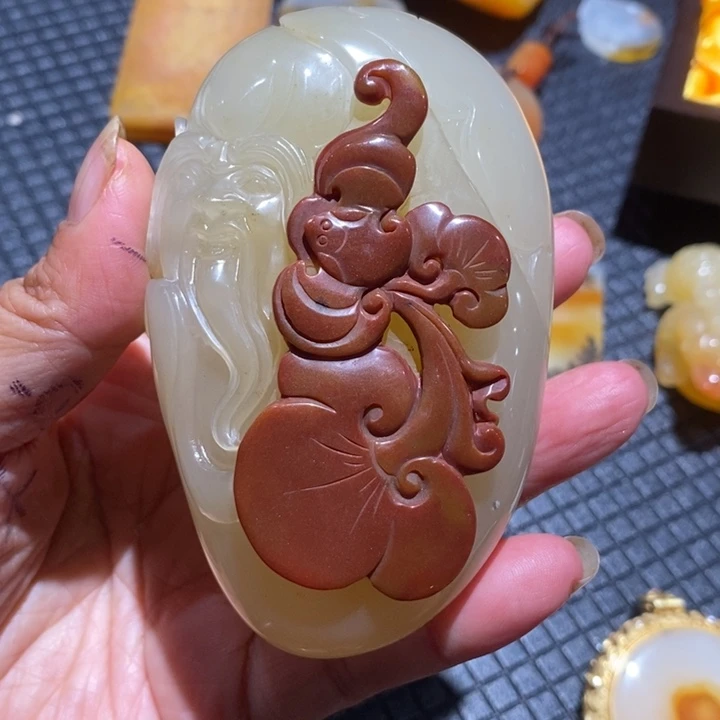 石英质玉（黄龙玉）未镶嵌颈饰