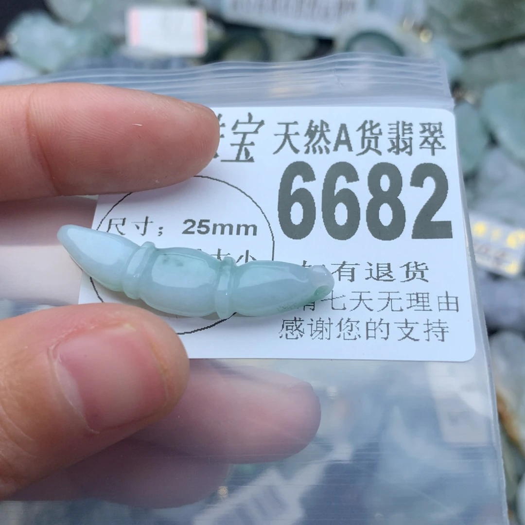 翡翠颈饰未镶嵌6682。