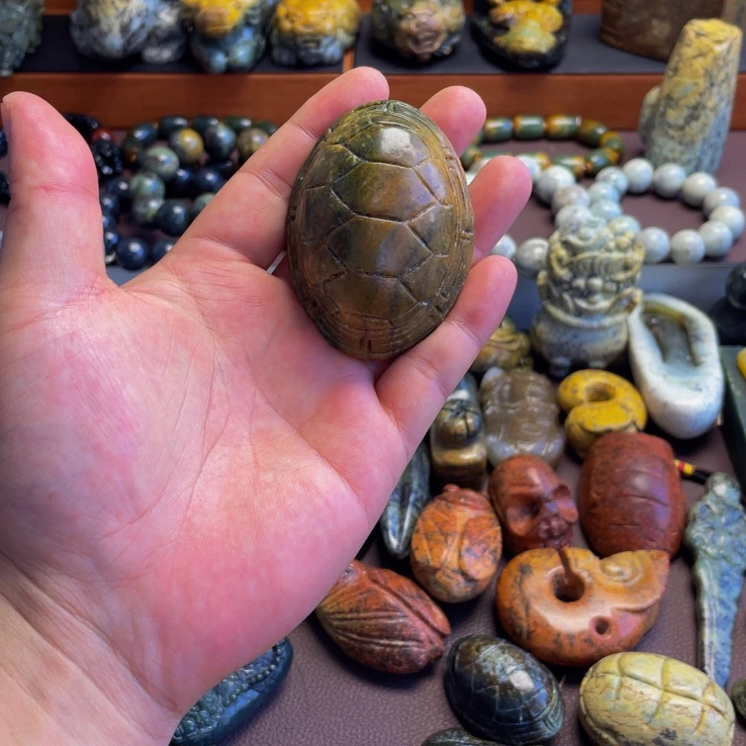 【闪购商品】未镶嵌岫岩河磨玉（透闪石质玉）挂件陆*