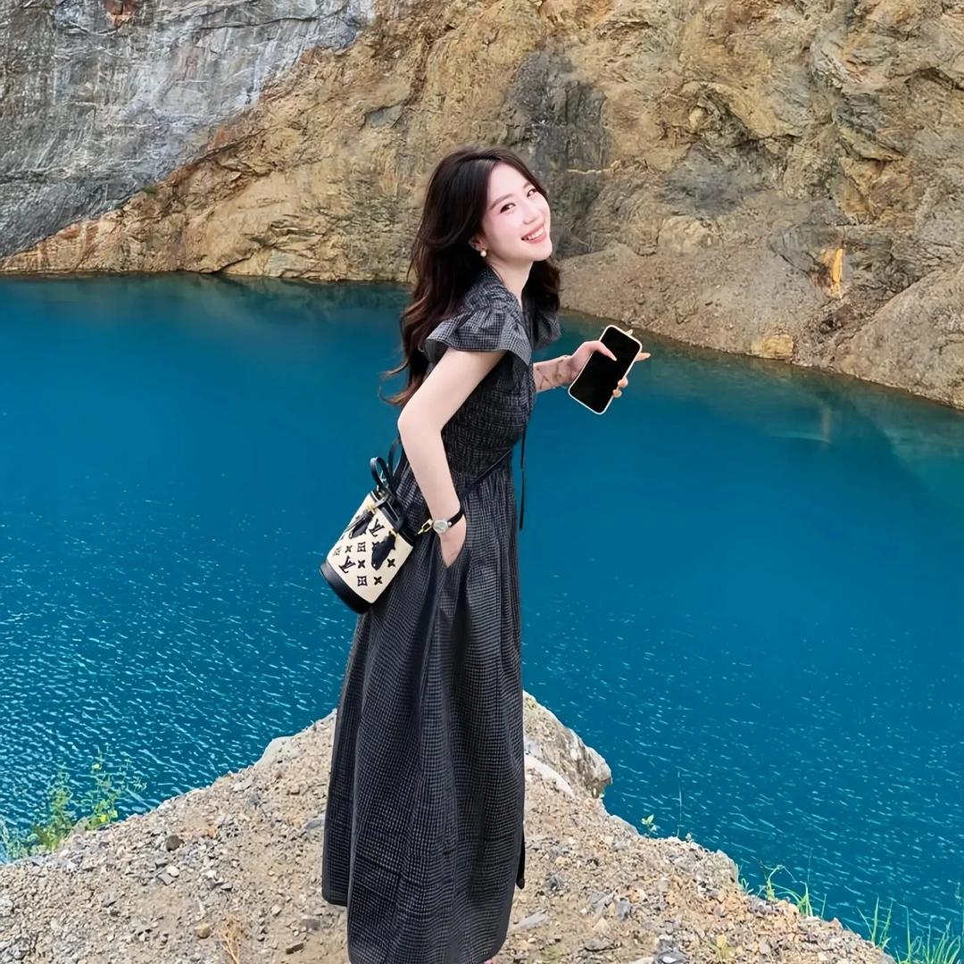 B614夏季新款韩系温柔复古格收腰连衣裙设计感小众高级气质长裙