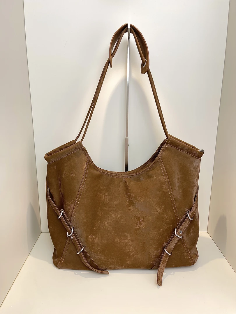 【多色】复古侧边扣带大容量托特包 机车风做旧肌理感通勤单肩包