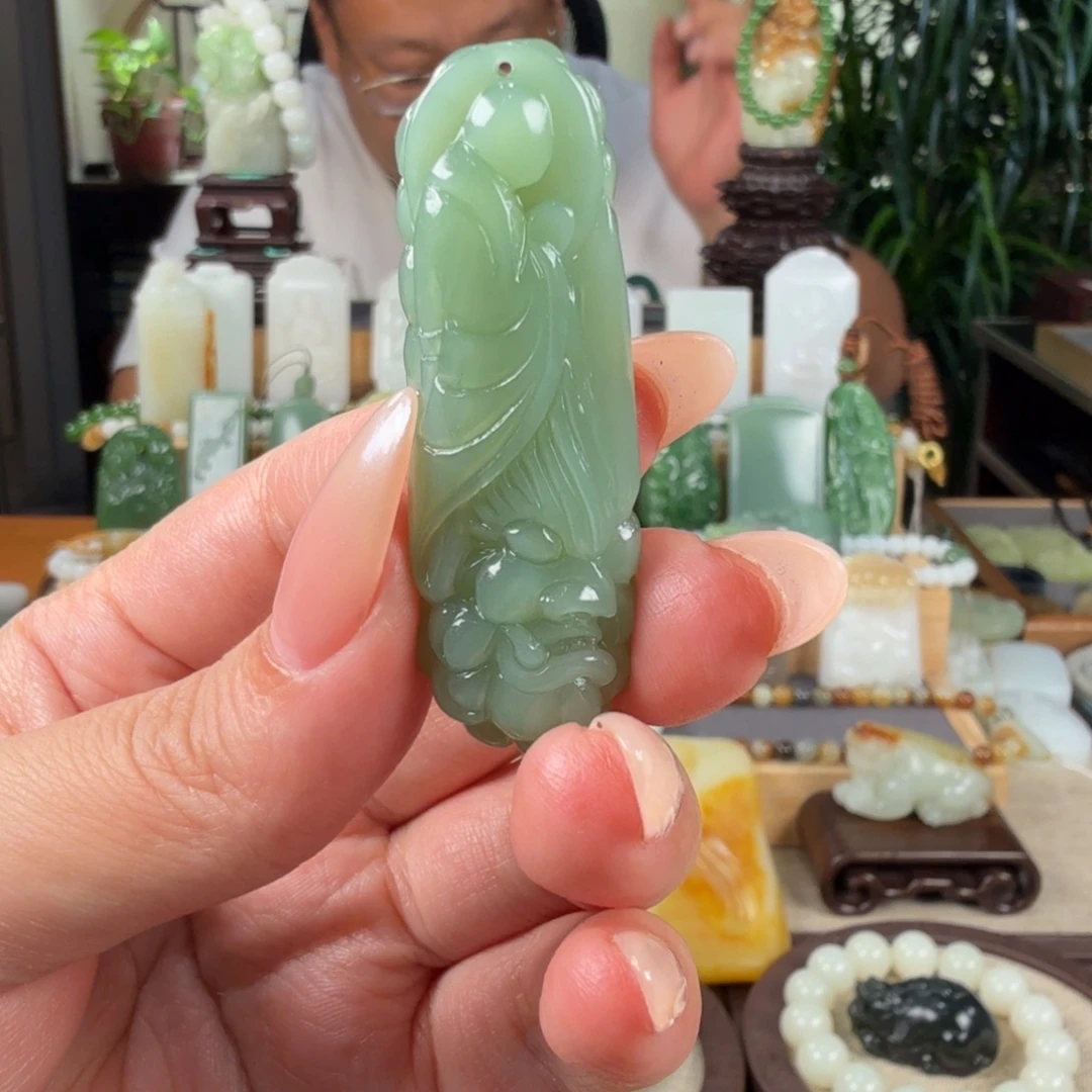 香***果和田玉未镶嵌颈饰