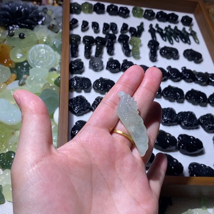 蛇纹石玉合金颈饰