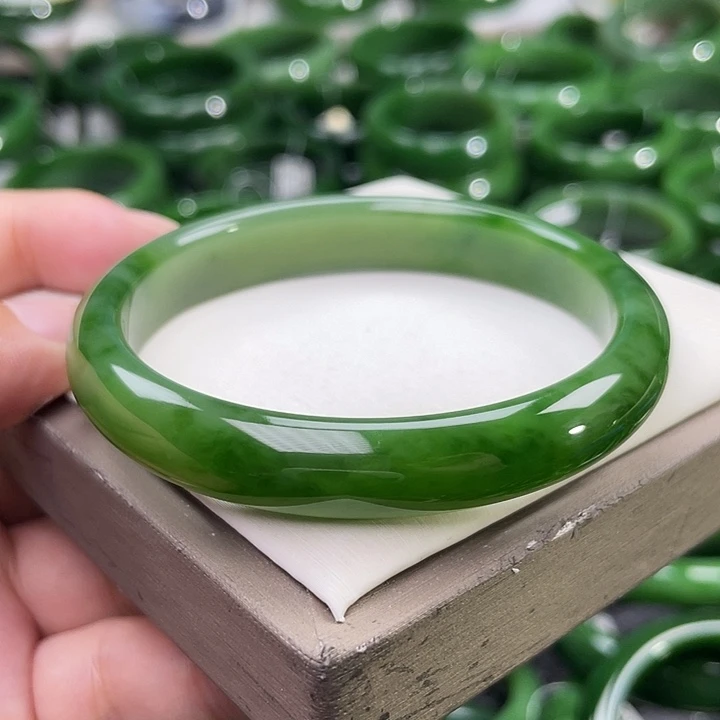 未镶嵌手镯和田玉（碧玉）