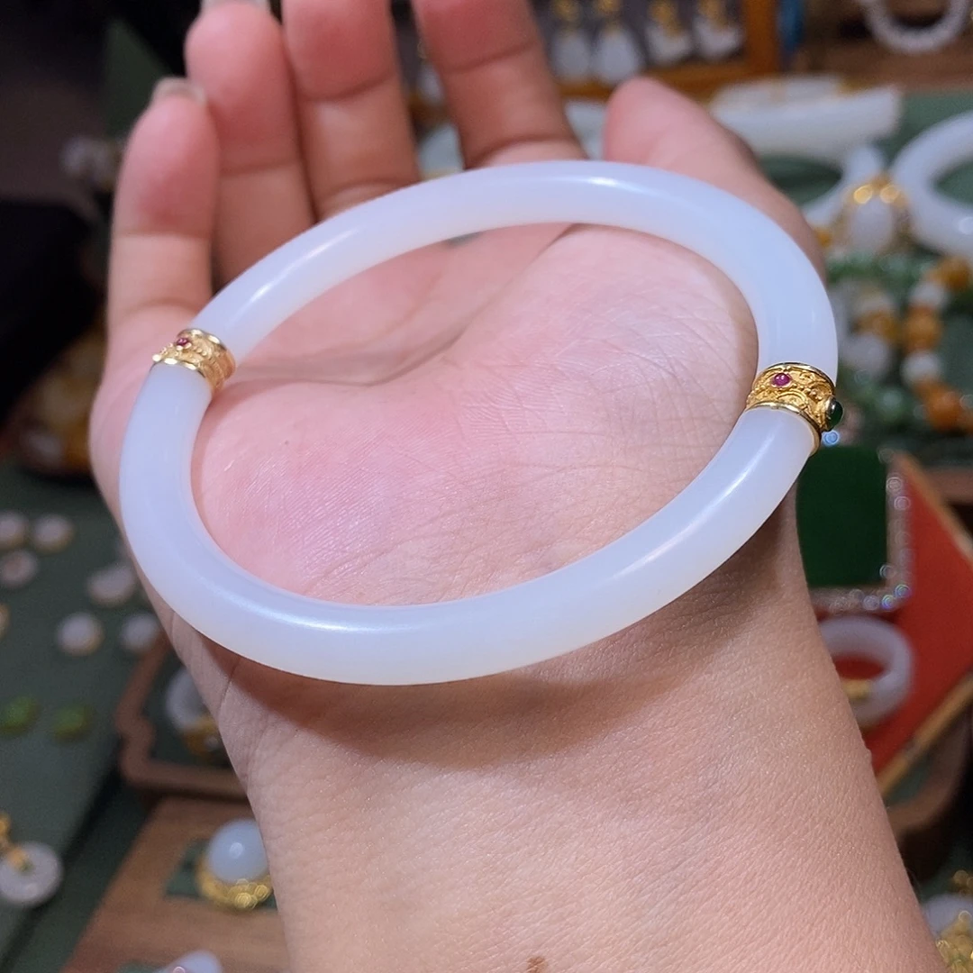 和田玉18K金镶嵌颈饰