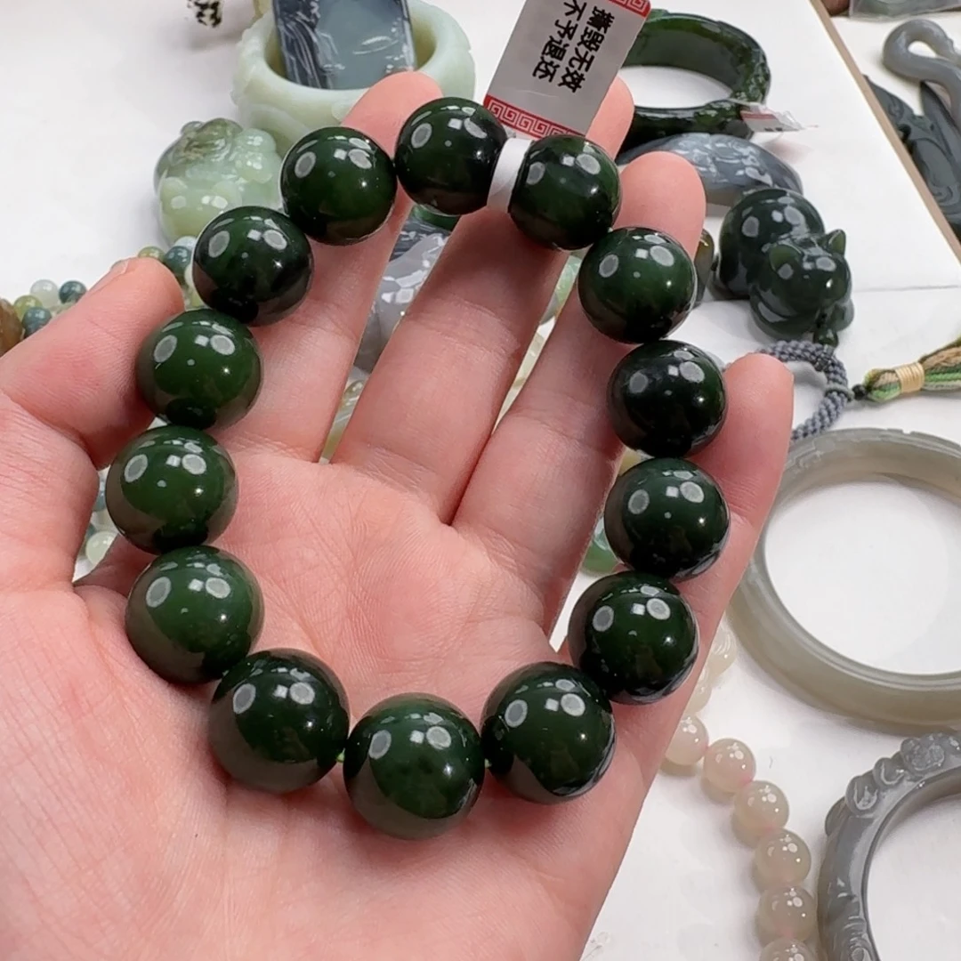 猫****颈饰未镶嵌和田玉