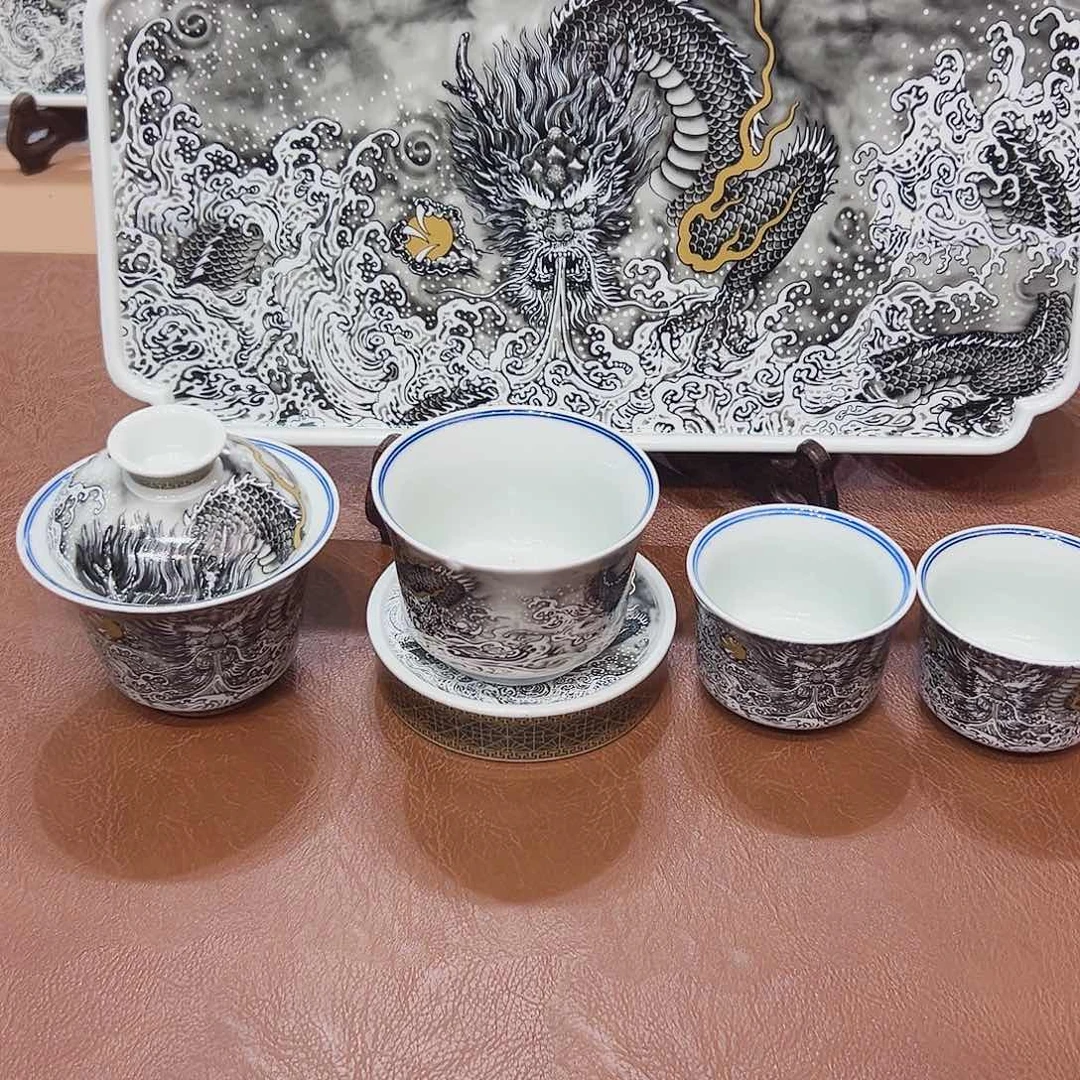 摆件人****明景德镇陶瓷艺术景德镇的一家