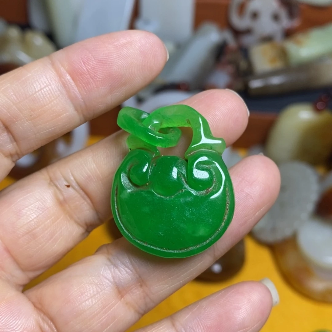 颈饰未镶嵌和田玉（糖玉）