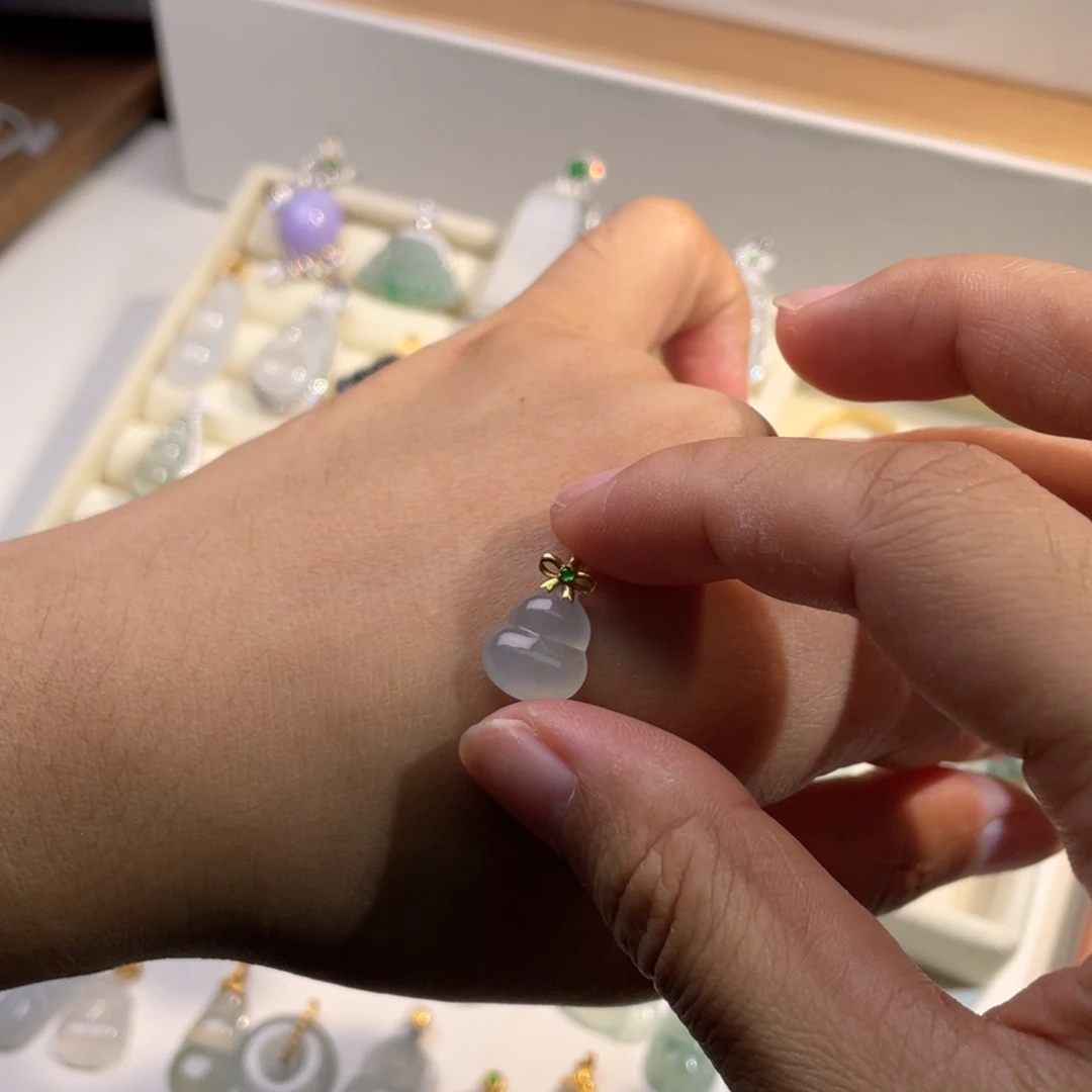 颈饰18K金镶嵌翡翠葫芦02