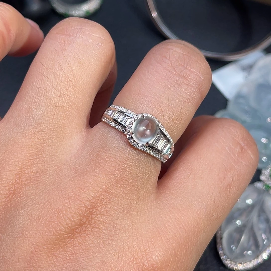 翡翠18K金镶嵌戒指蛋面