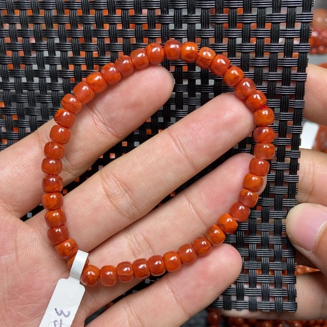 【闪购商品】南红玛瑙手串未镶嵌是****～5+’mm