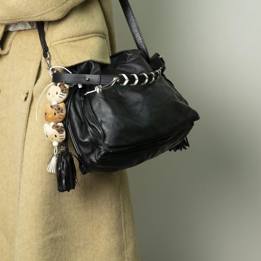 95新 LOEWE/罗意威 黑色抽绳福袋包/单肩斜挎/28/A05015AA22