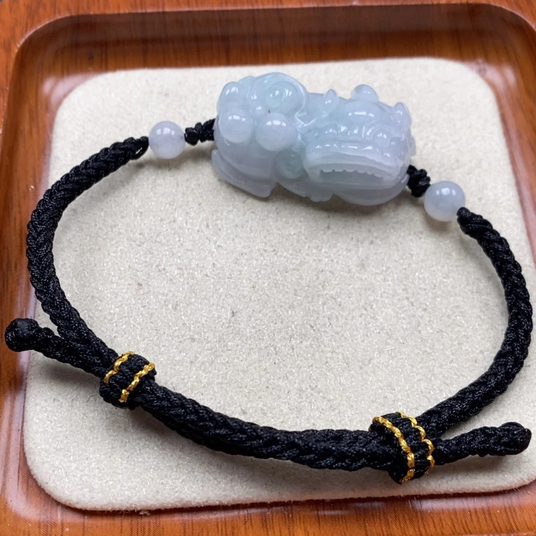 翡翠未镶嵌颈饰霸王貔貅