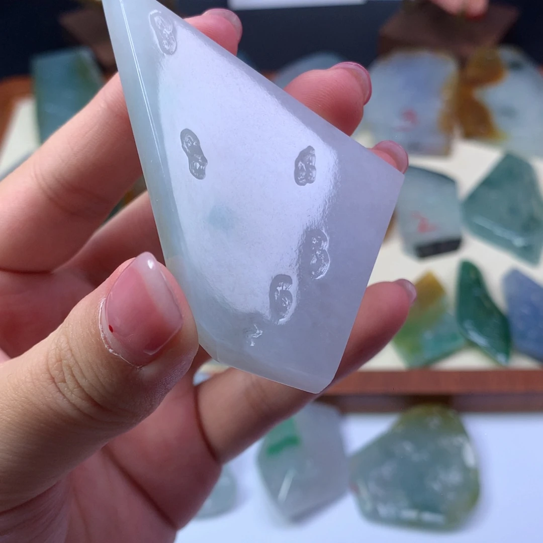 翡翠未镶嵌颈饰好