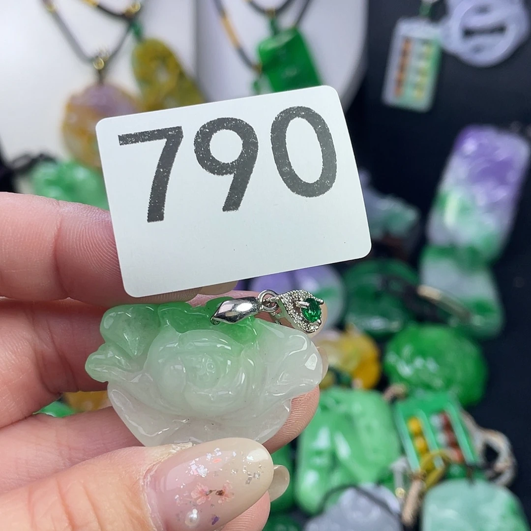 翡翠未镶嵌吊坠(赠链)