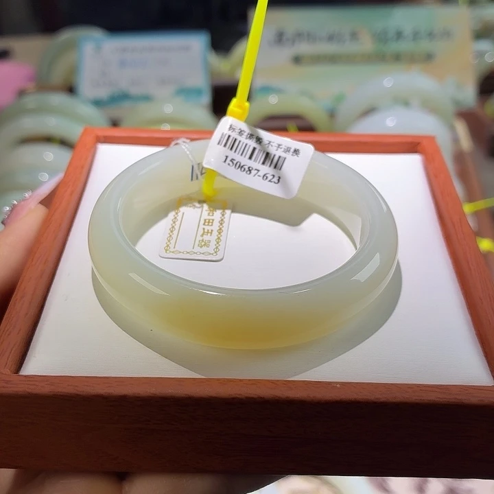 和田玉未镶嵌手镯32