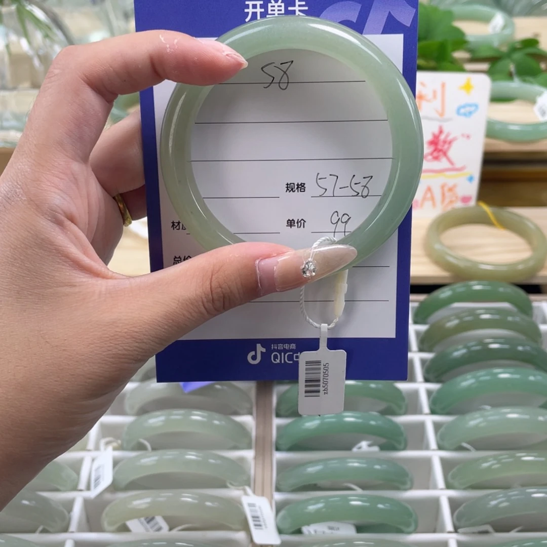 未镶嵌手镯石英质玉