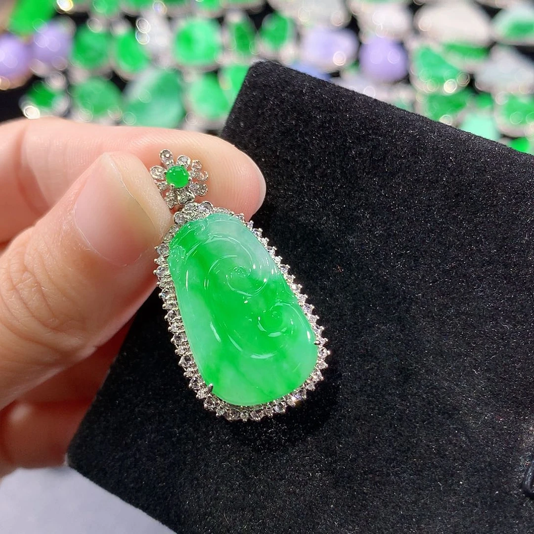 翡翠18K金镶嵌颈饰