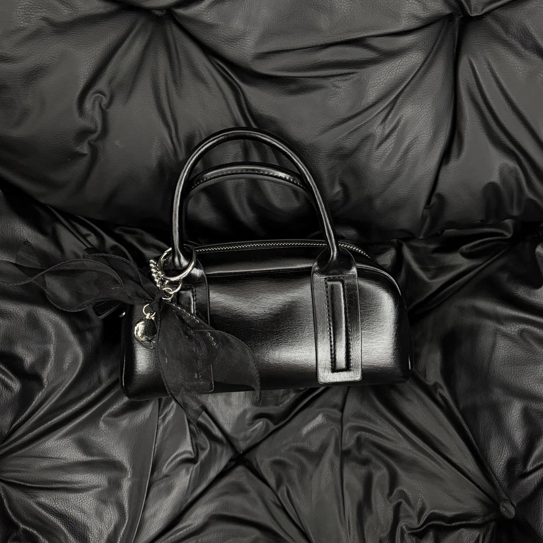 黑色手拎枕头女包NO退NO换默认微瑕样品介意勿拍