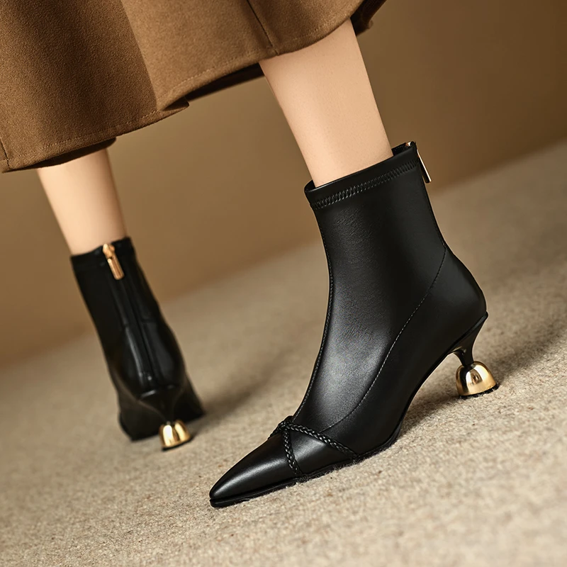 6cm法式酒杯跟弹力瘦瘦靴秋冬新款尖头高跟靴子米白色时尚短靴女