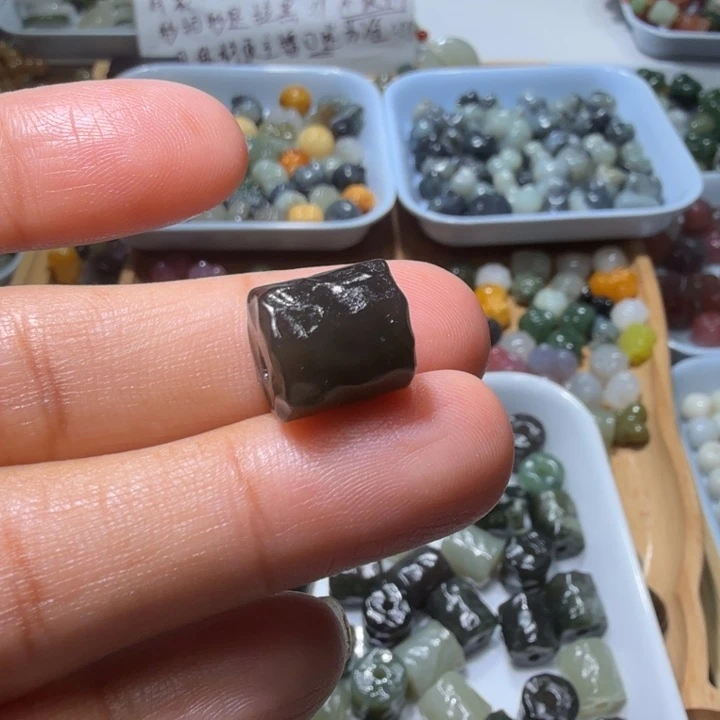 和田玉未镶嵌珠宝半成品