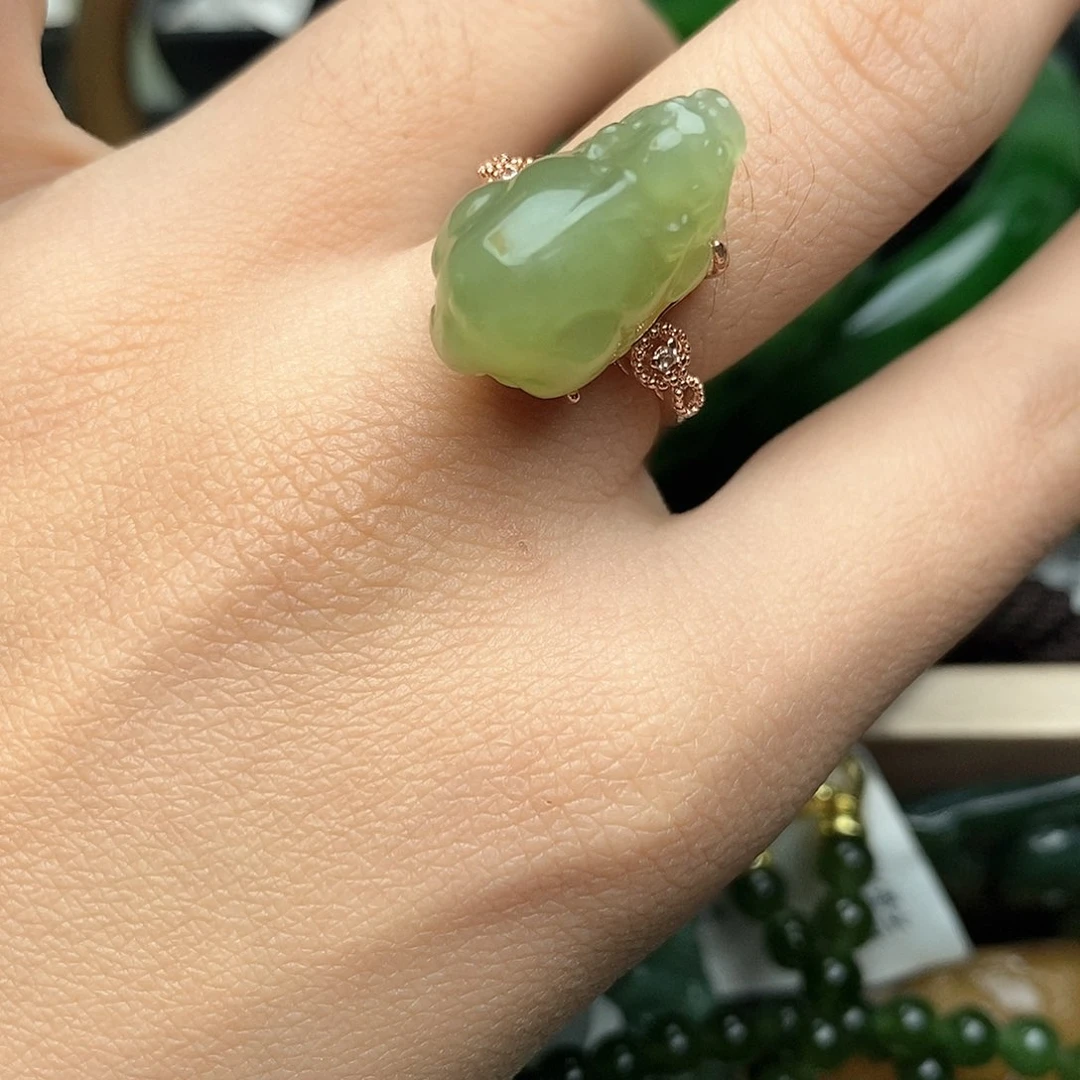和田玉（黄玉）戒指钛钢