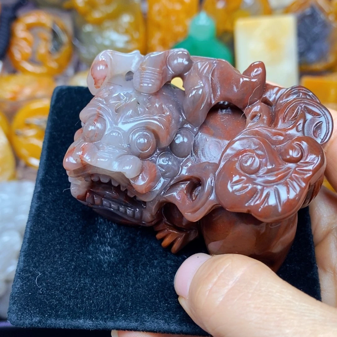 未镶嵌石英质玉（黄龙玉）颈饰